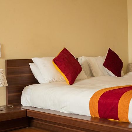 Hotel Edingo Inn Itahari Buitenkant foto