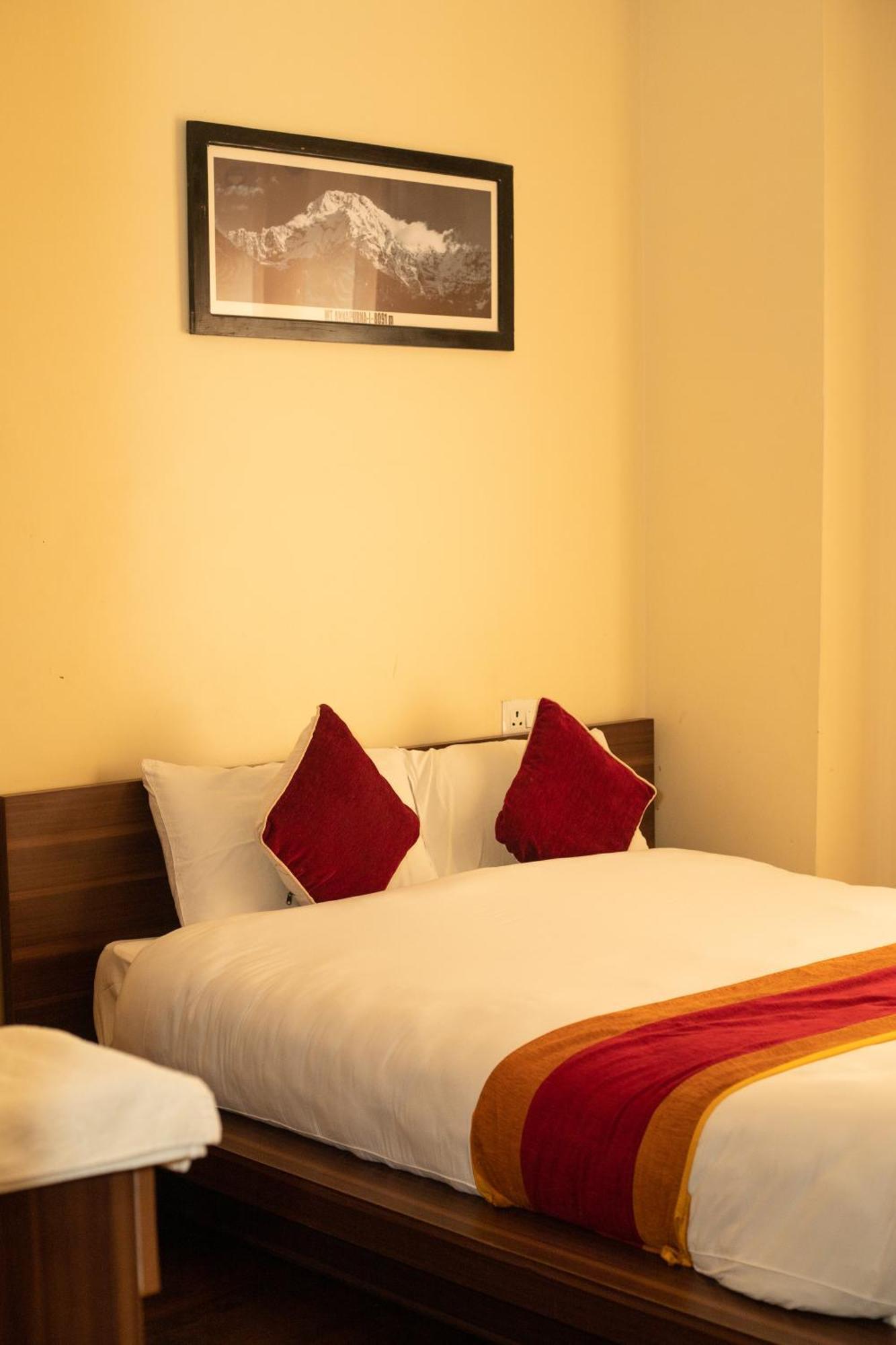 Hotel Edingo Inn Itahari Buitenkant foto