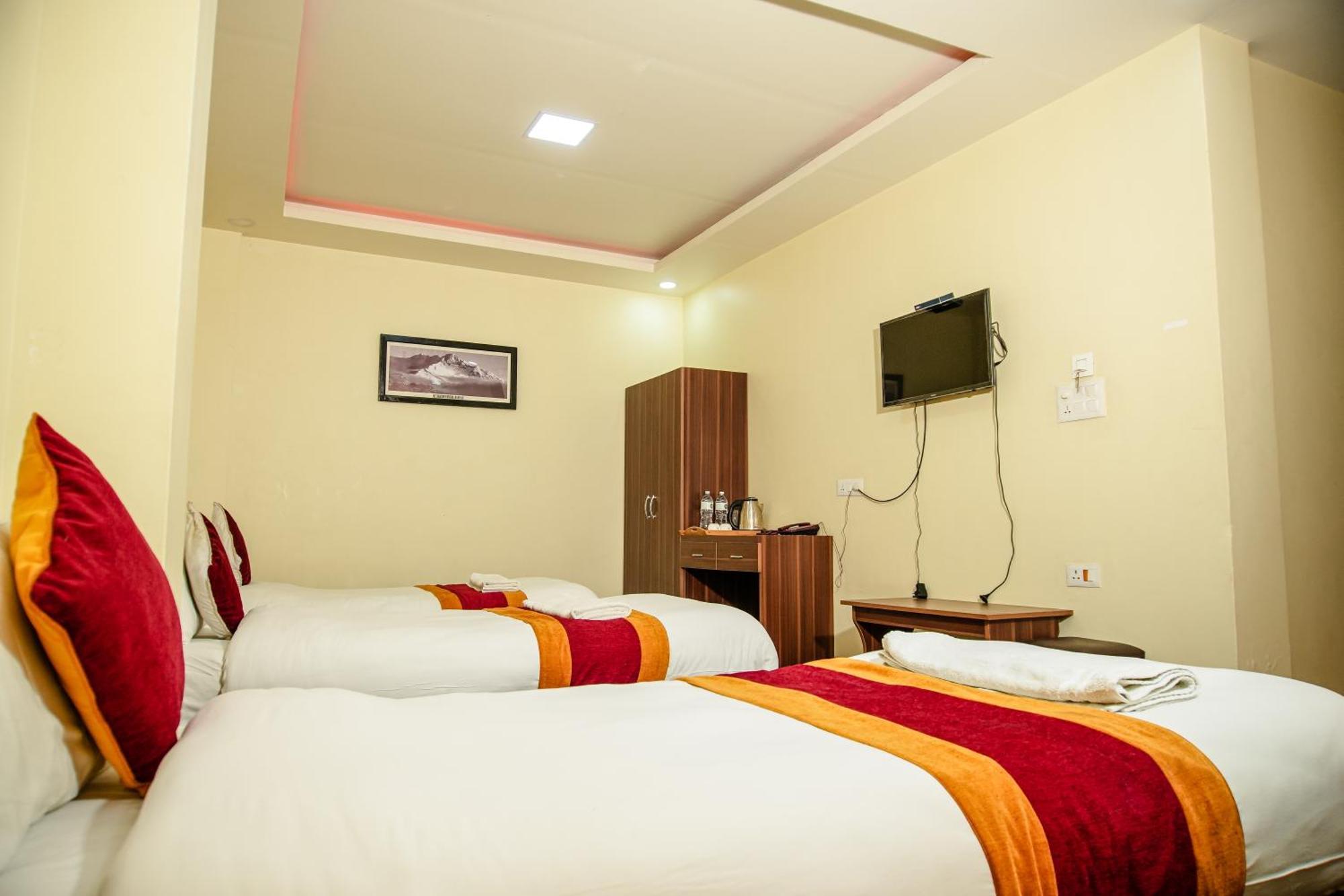 Hotel Edingo Inn Itahari Buitenkant foto