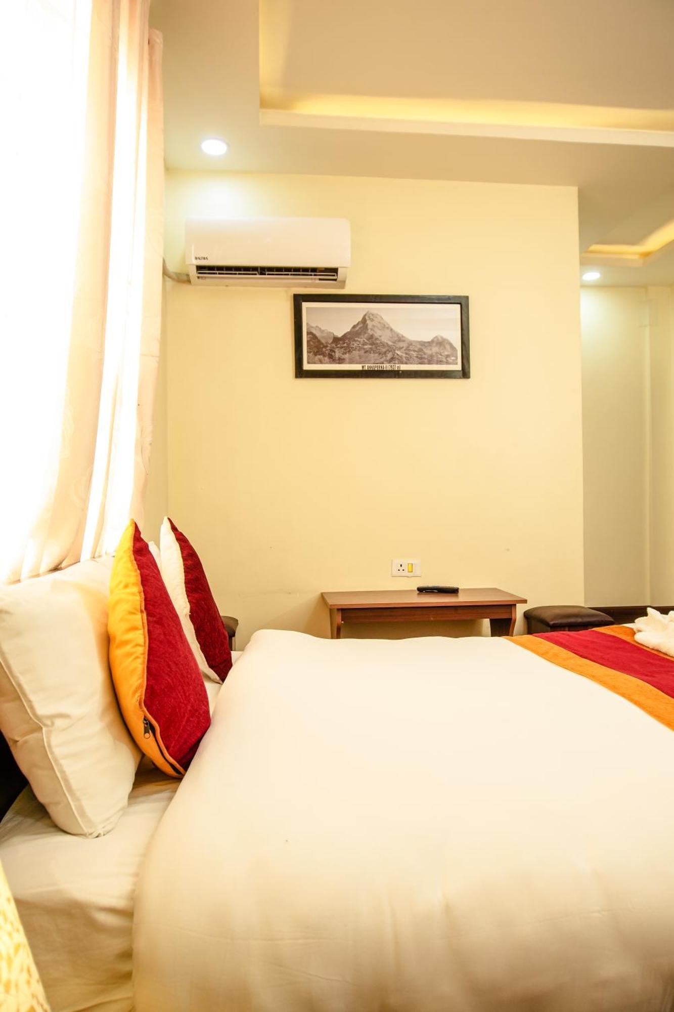 Hotel Edingo Inn Itahari Buitenkant foto