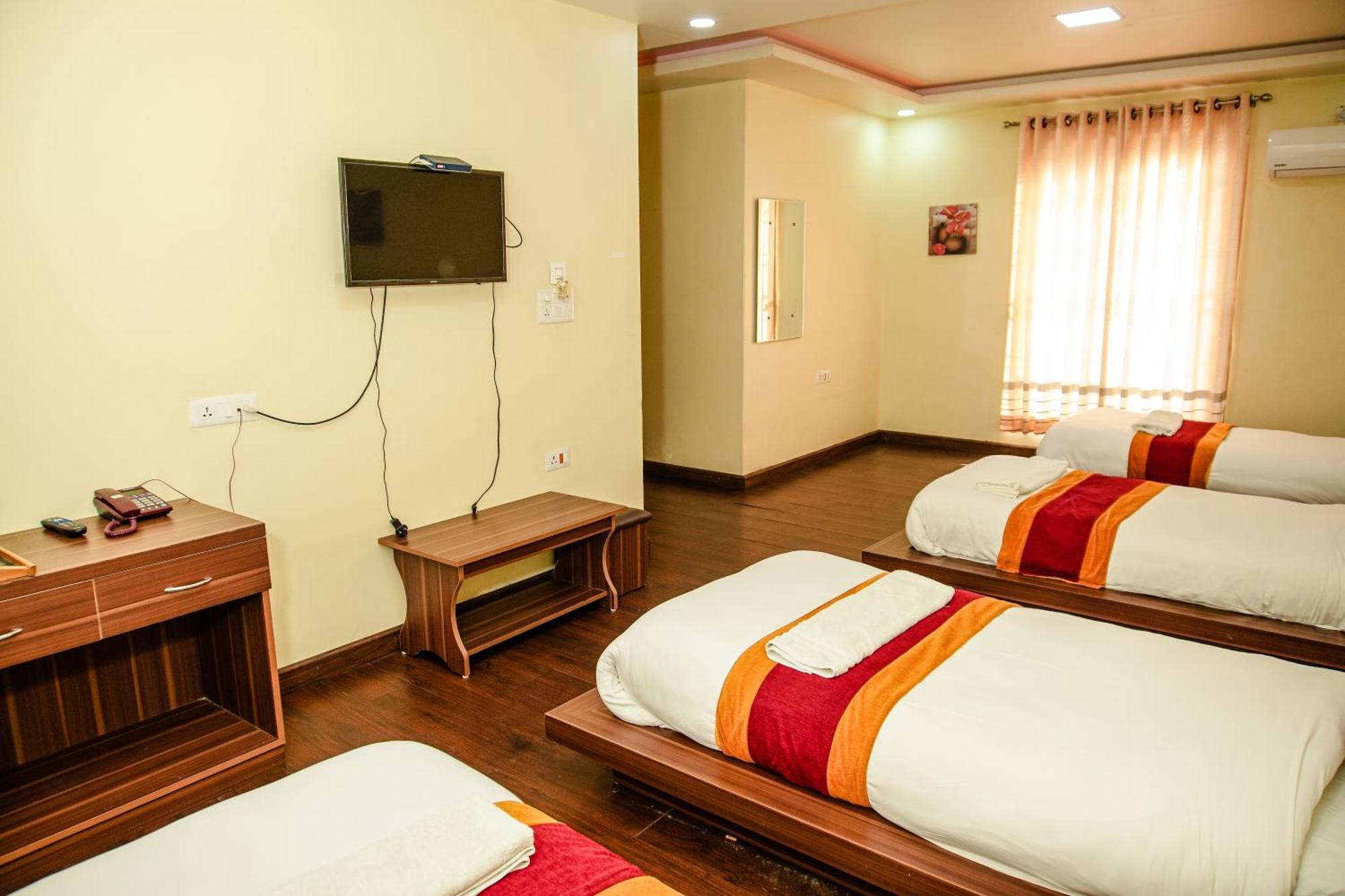 Hotel Edingo Inn Itahari Buitenkant foto