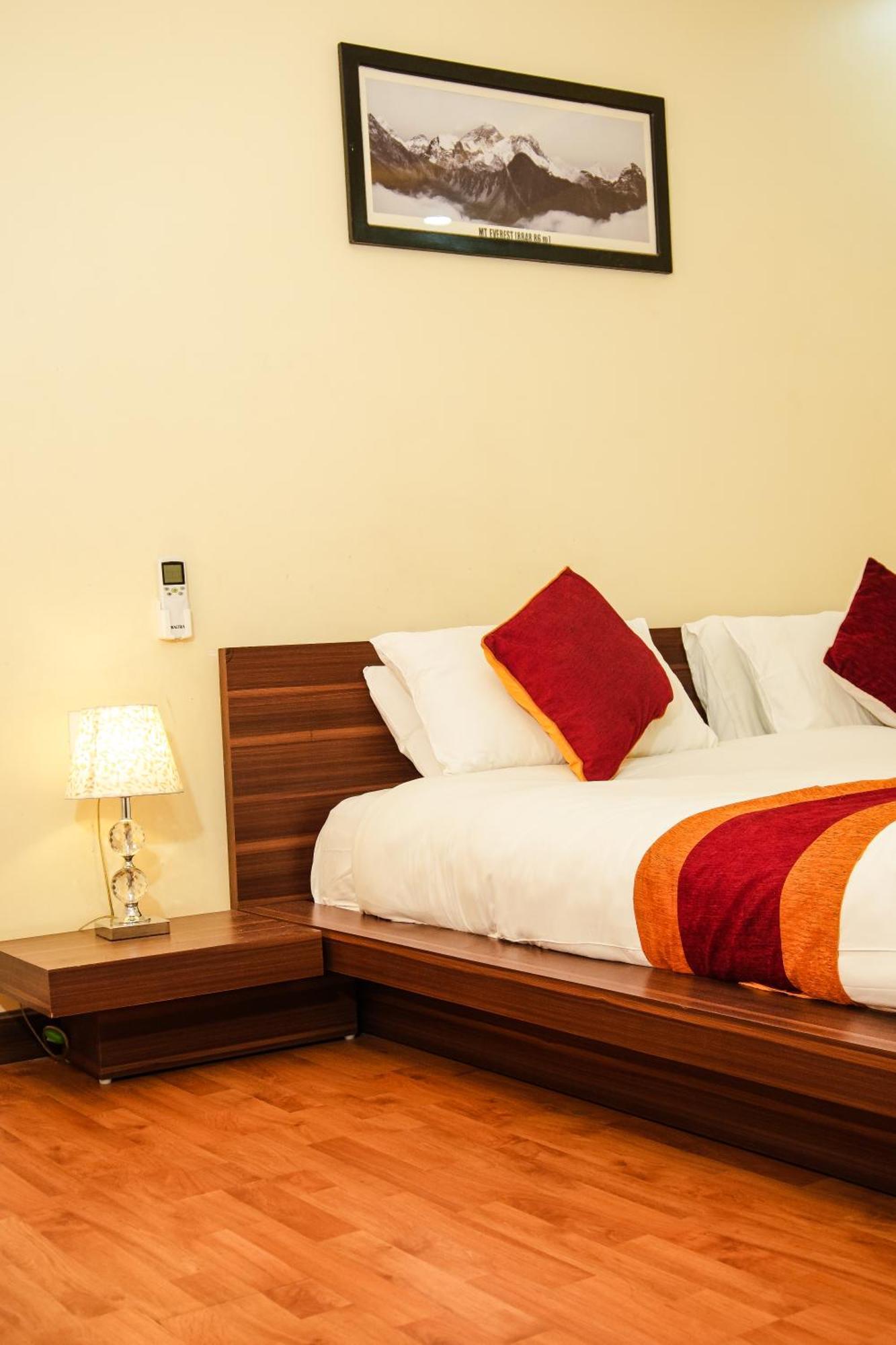 Hotel Edingo Inn Itahari Buitenkant foto