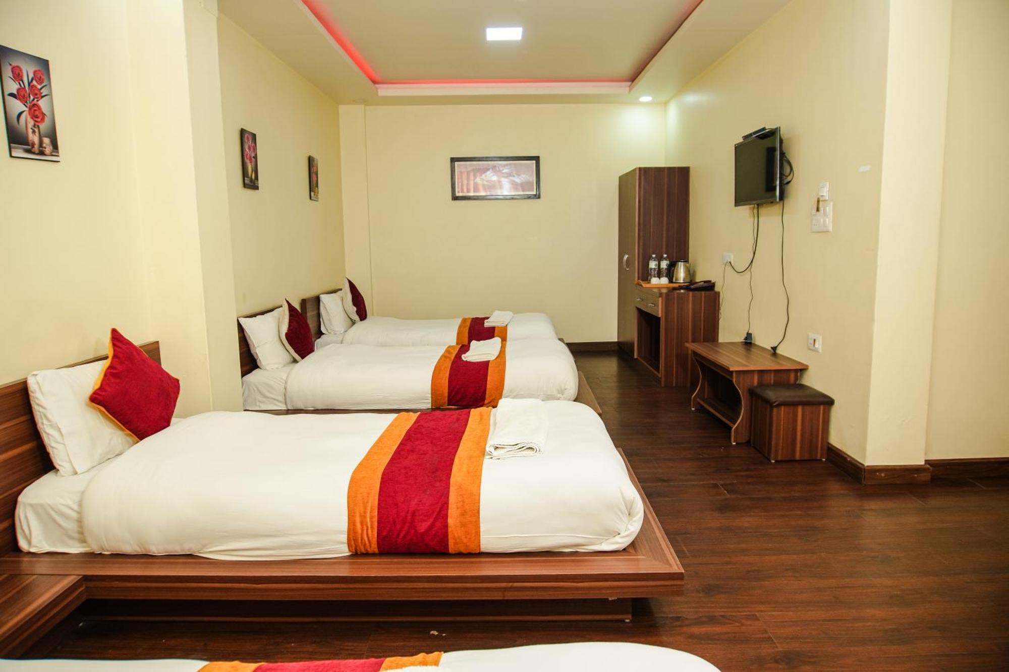 Hotel Edingo Inn Itahari Buitenkant foto