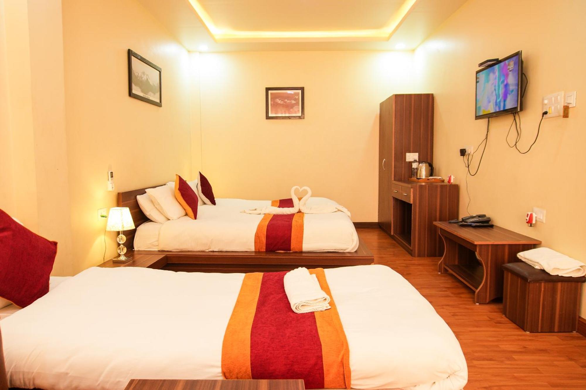 Hotel Edingo Inn Itahari Buitenkant foto