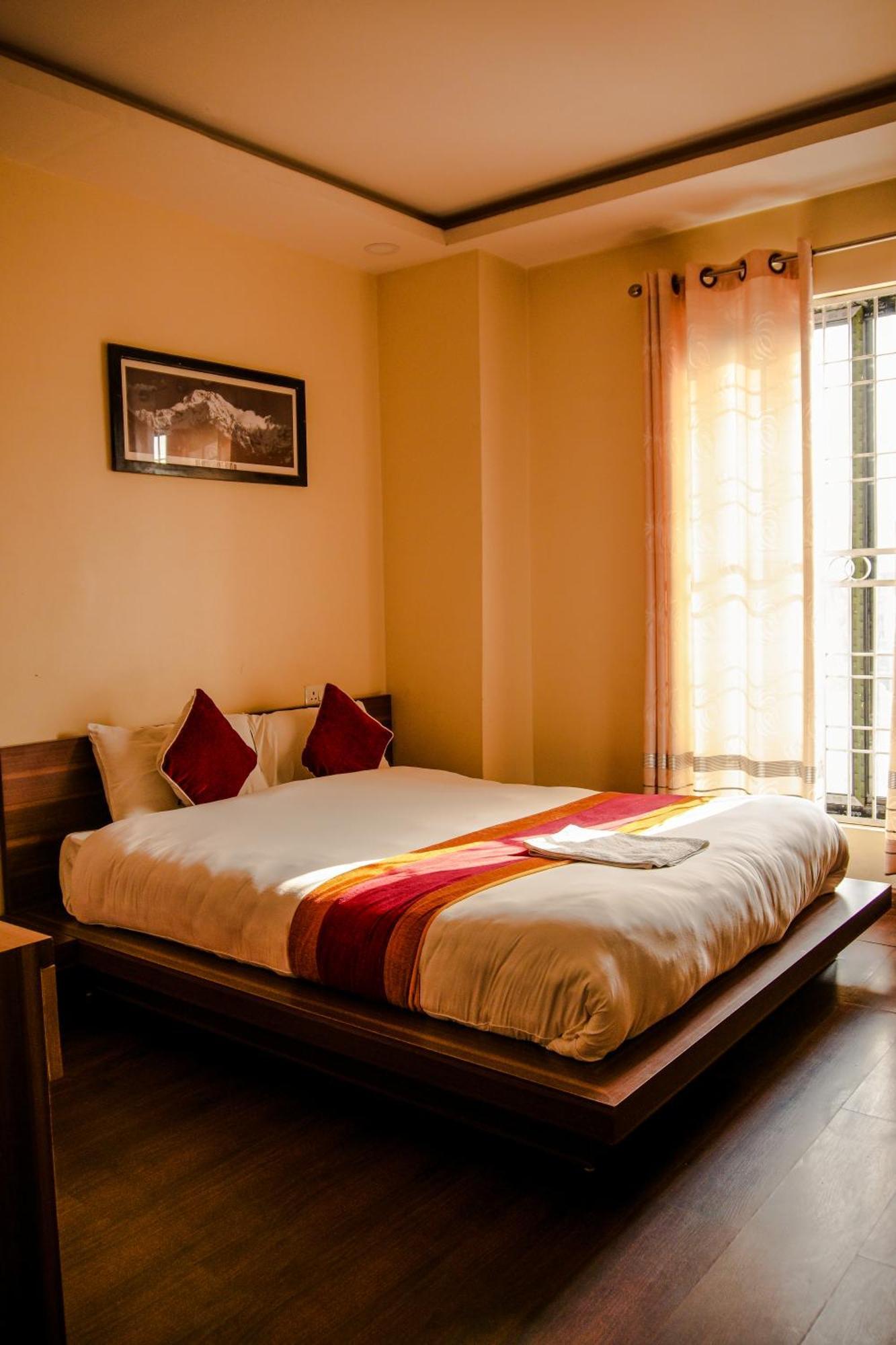 Hotel Edingo Inn Itahari Buitenkant foto