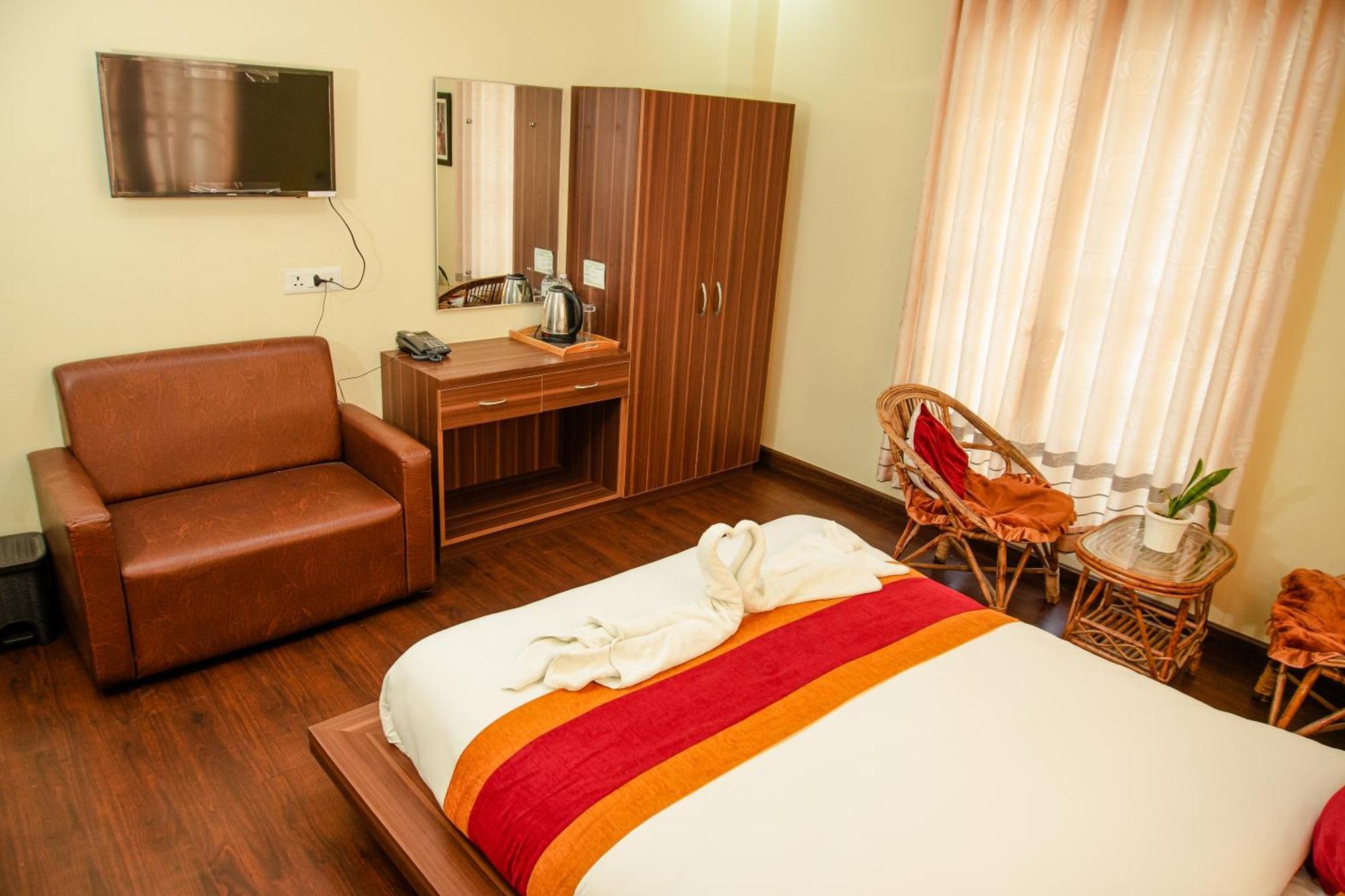 Hotel Edingo Inn Itahari Buitenkant foto